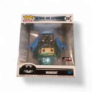 Pop Batman and Catwoman Moment Vinyl Figure